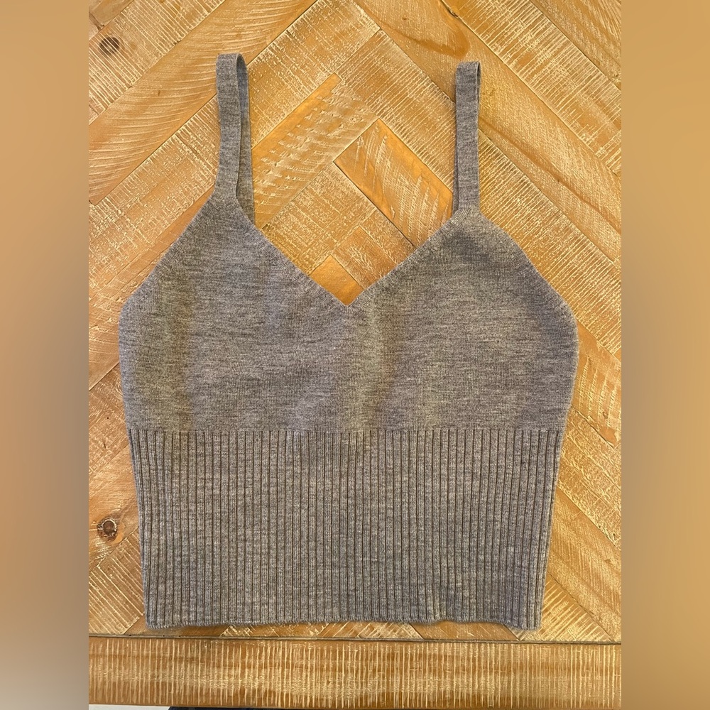 Alice + Olivia classics crop top sleeveless sweater gray size medium - Picture 3 of 5